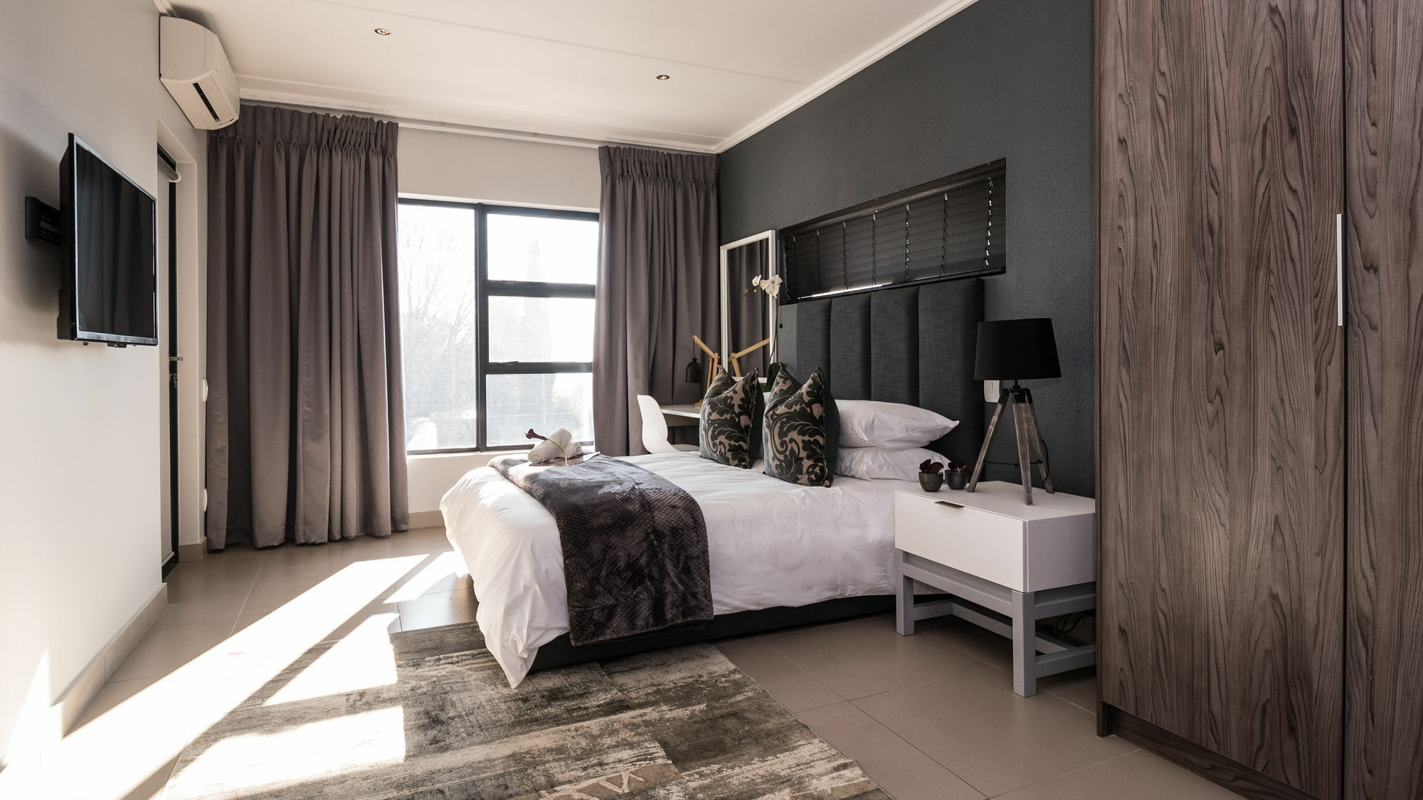 Odyssey Luxury Apartments - Back Up Generator โจฮันเนสเบิร์ก ภายนอก รูปภาพ